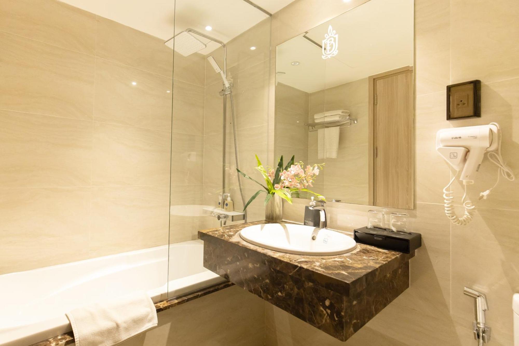 Nicecy Suite Hotel & Spa Хошимин Екстериор снимка