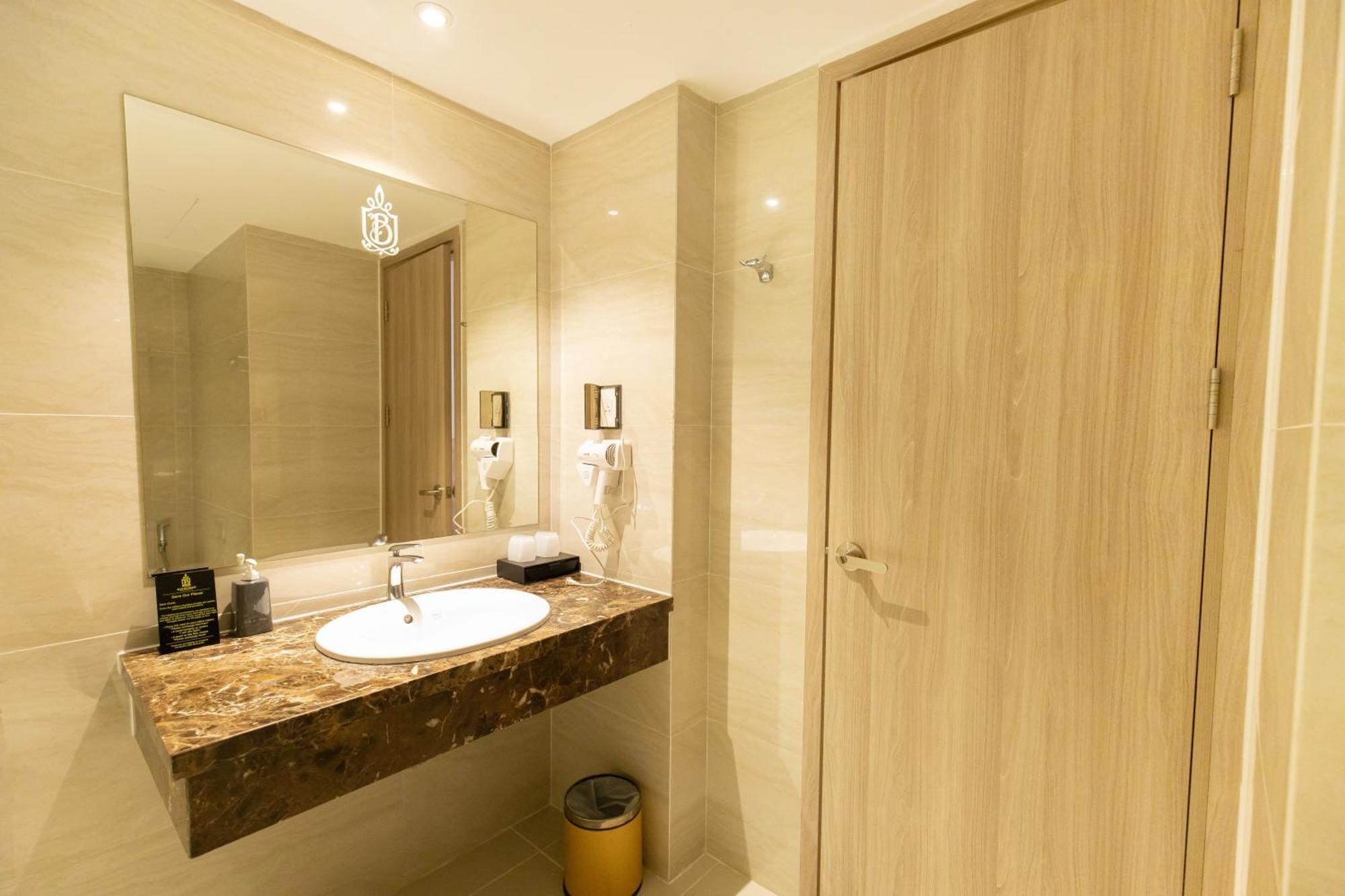 Nicecy Suite Hotel & Spa Хошимин Екстериор снимка