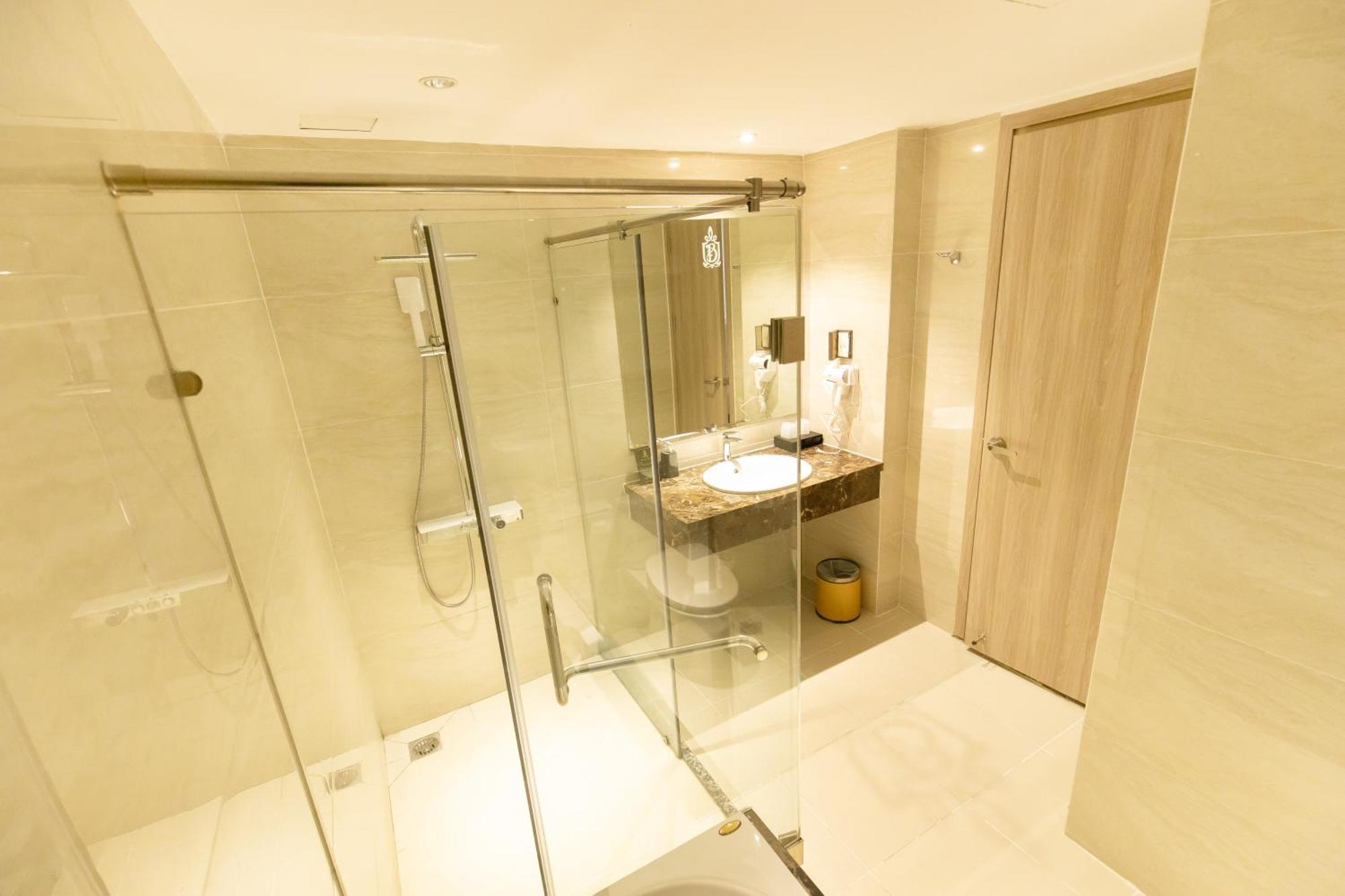 Nicecy Suite Hotel & Spa Хошимин Екстериор снимка