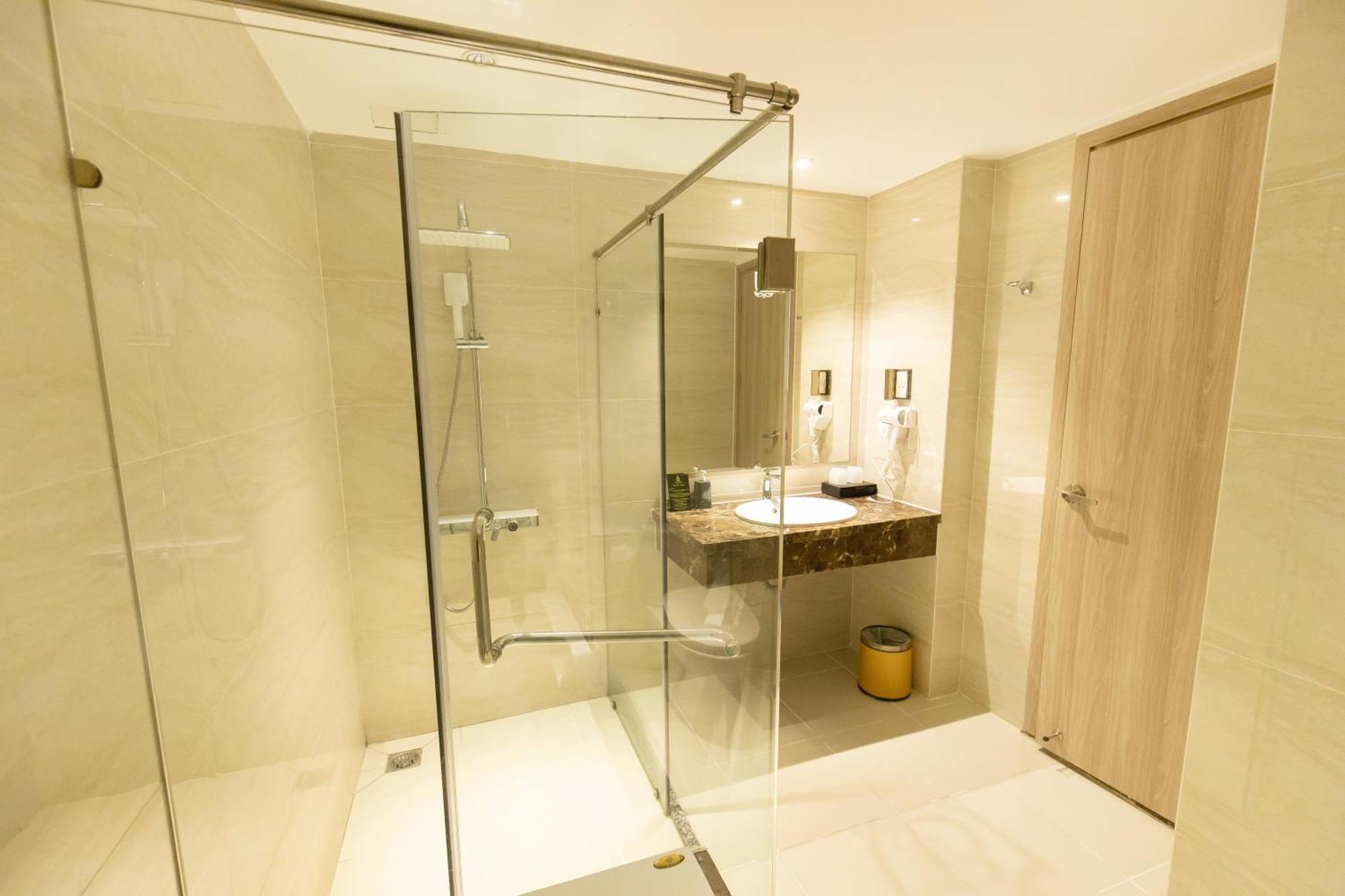 Nicecy Suite Hotel & Spa Хошимин Екстериор снимка